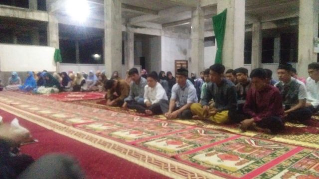 Keluarga Besar Institut Parahikma Indonesia Gelar Zikir Bersama