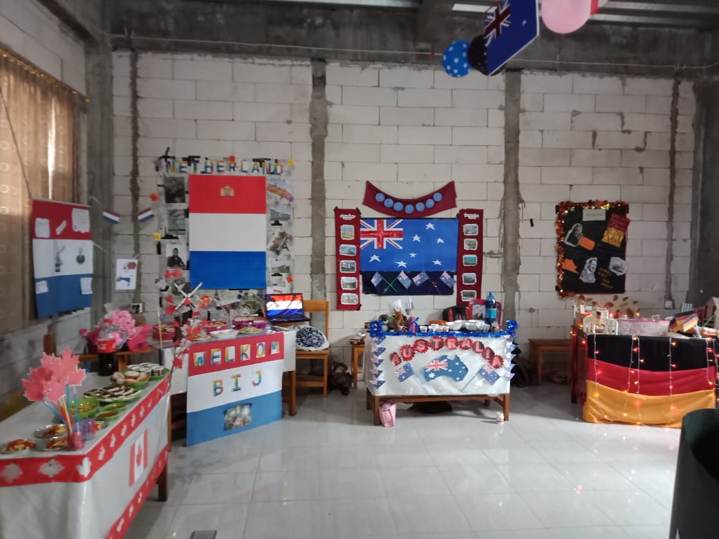 Pertunjukan Mini World sebagai tugas akhir TBI