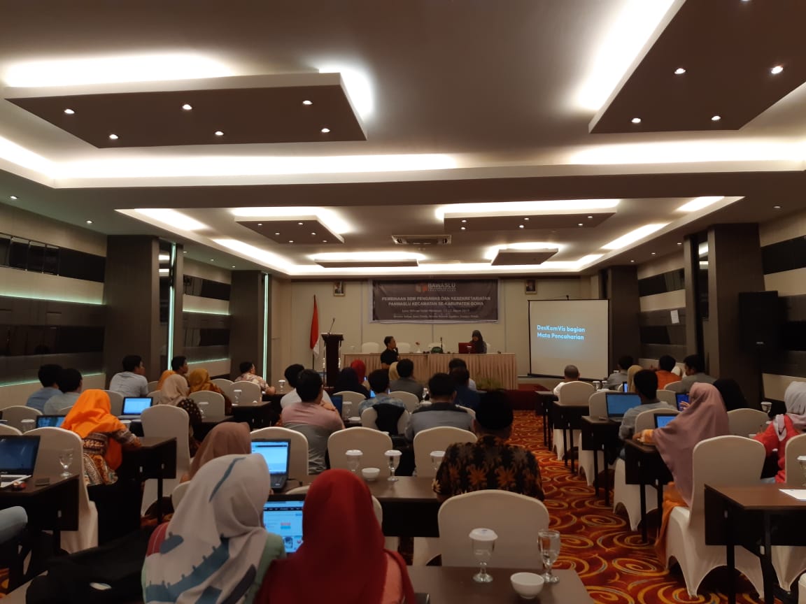 Pelatihan Desain Grafis bagi Staf BAWASLU sekabupaten Gowa