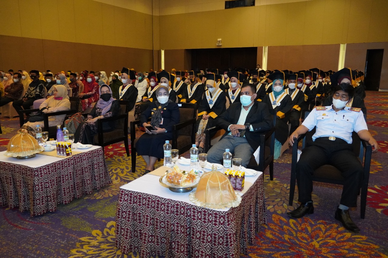 INSTITUT PARAHIKMA INDONESIA KUKUHKAN 91 WISUDAWAN ANGKATAN KE-II