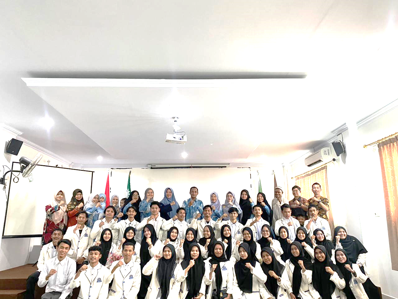 Dibekali Ilmu Jadi Pendidik Profesional, Mahasiswa IPI Dipercaya Melatih Guru Bahasa Inggris