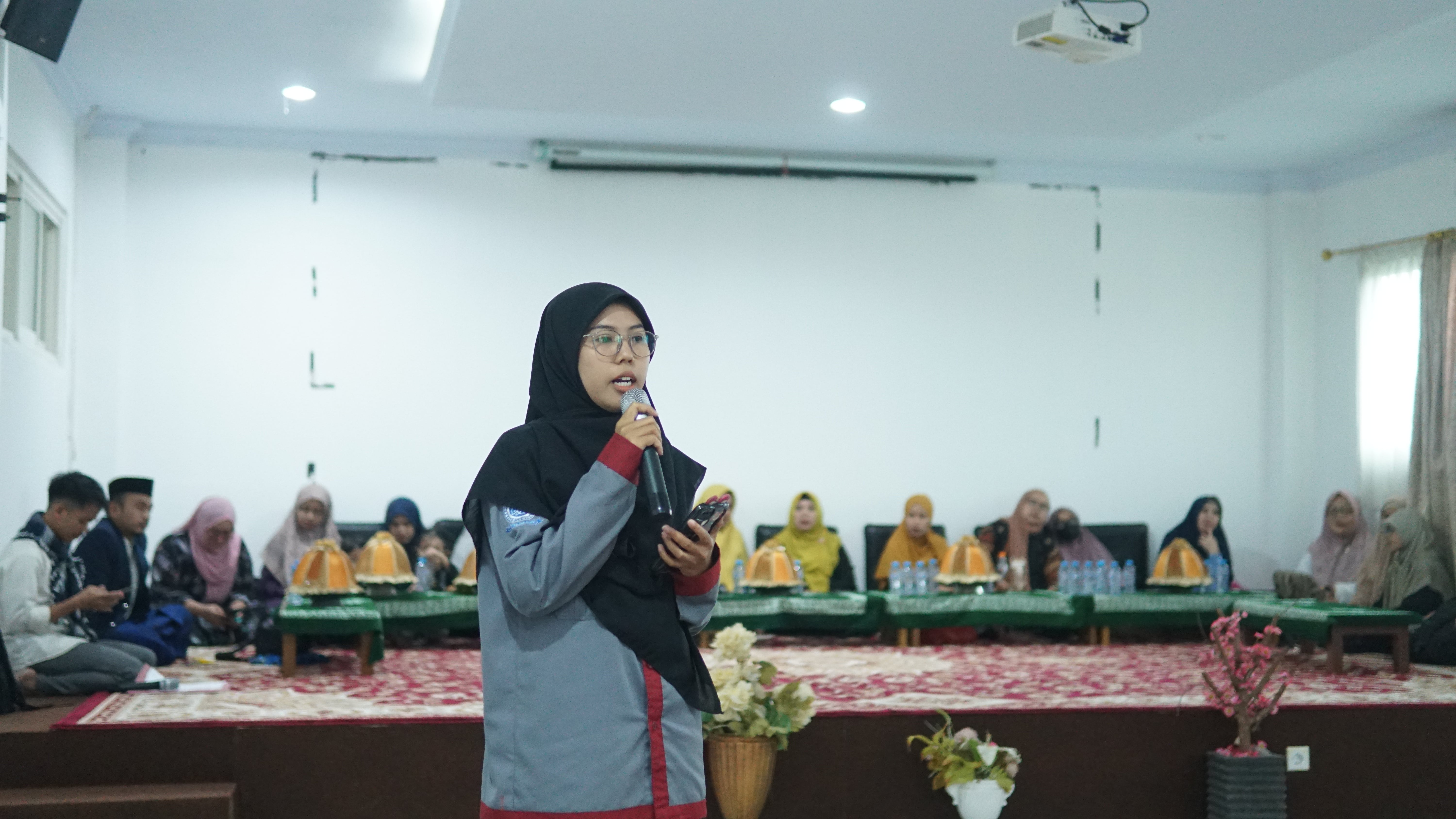 Momentum Mengungkap Syukur Melalui Dialog Ramadhan Antar Prodi dan Berbagi Takjil