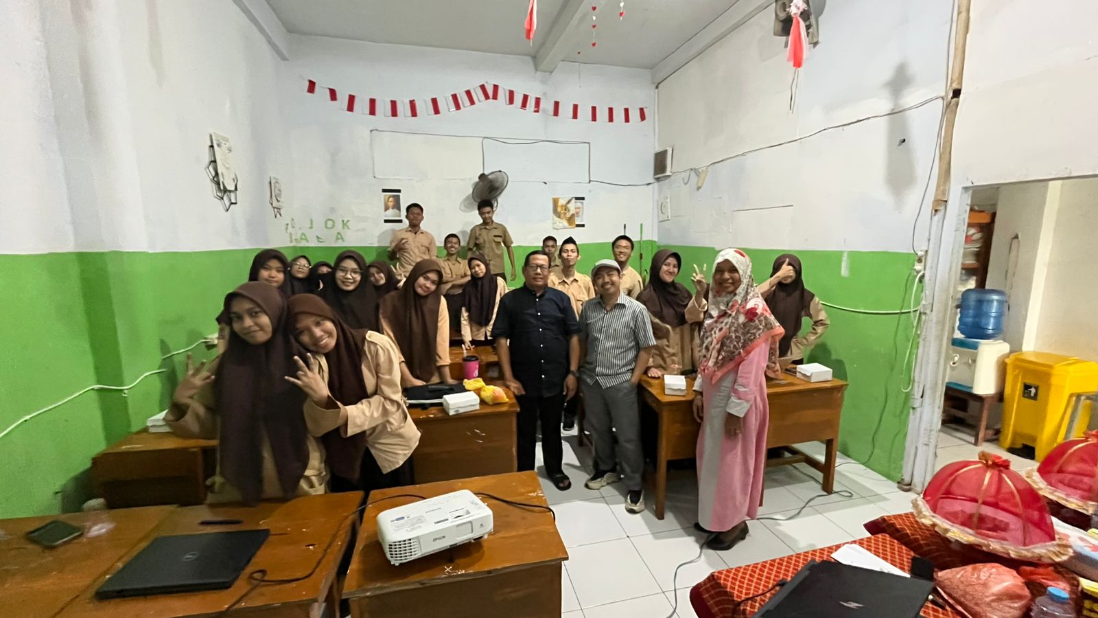 Prodi MPI INASS Meningkatkan Kemampuan Akademik Siswa MA ‘Aisyiyah Sungguminasa Melalui Workshop Pembuatan Makalah.