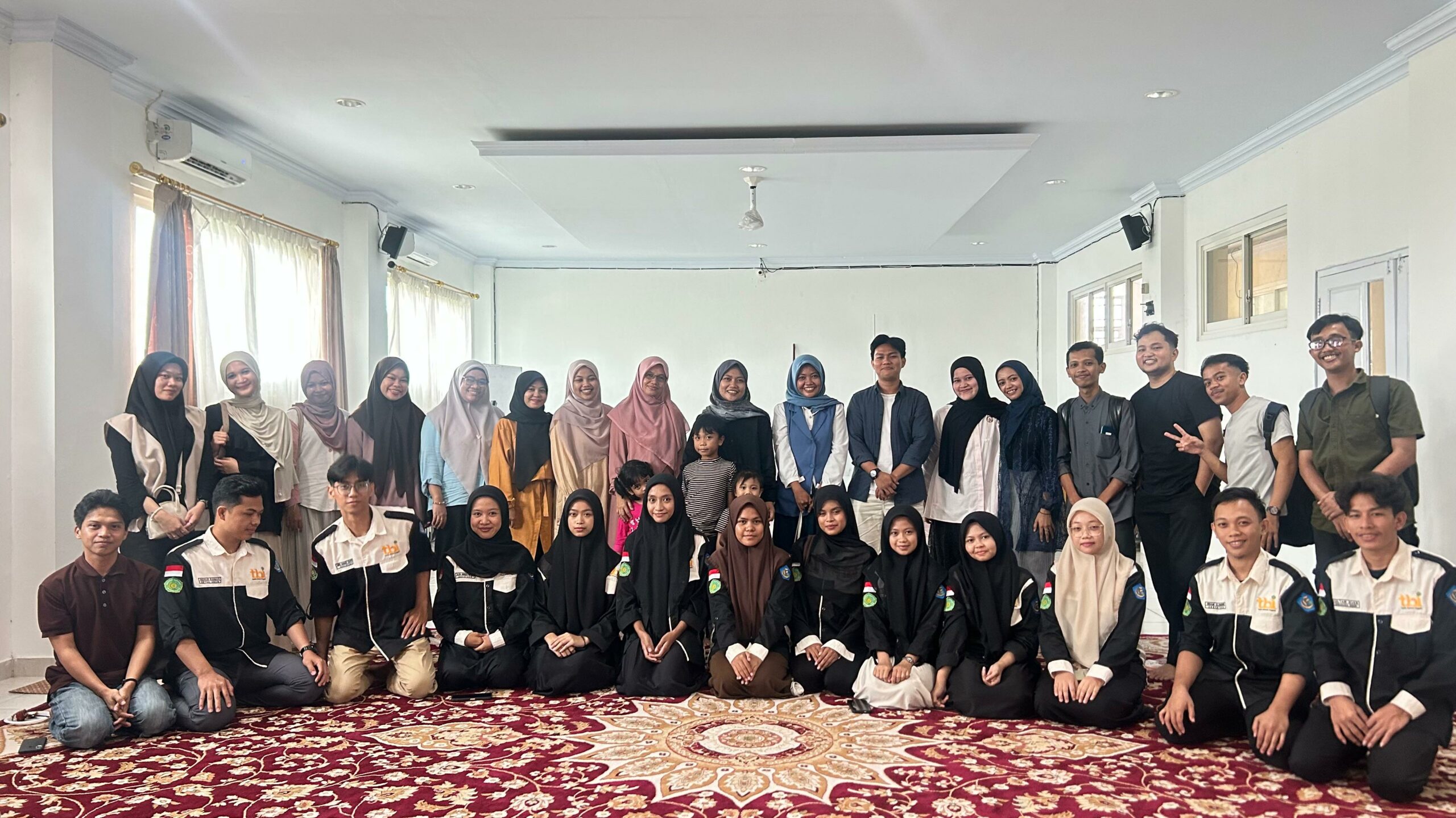 Ayo Pererat Kebersamaan; Potluck & Academic Sharing Session Satukan Spirit Kekeluargaan Tadris Bahasa Inggris