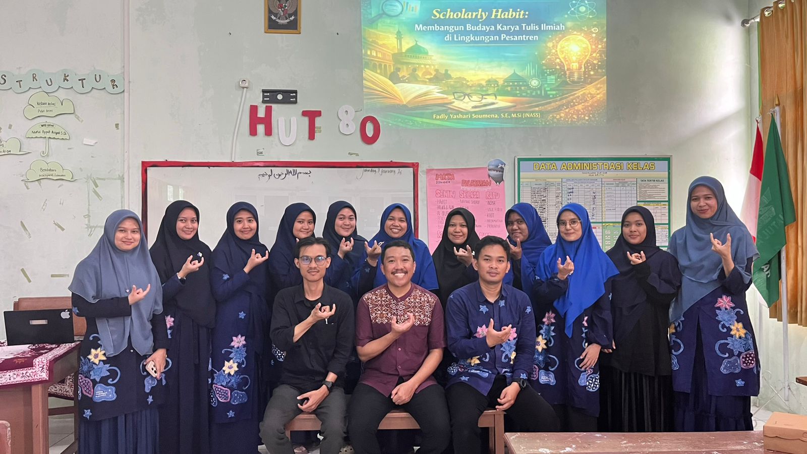 Pelatihan Dasar Artikel Ilmiah Digelar di Lingkungan Pesantren Ummul Mukminin.