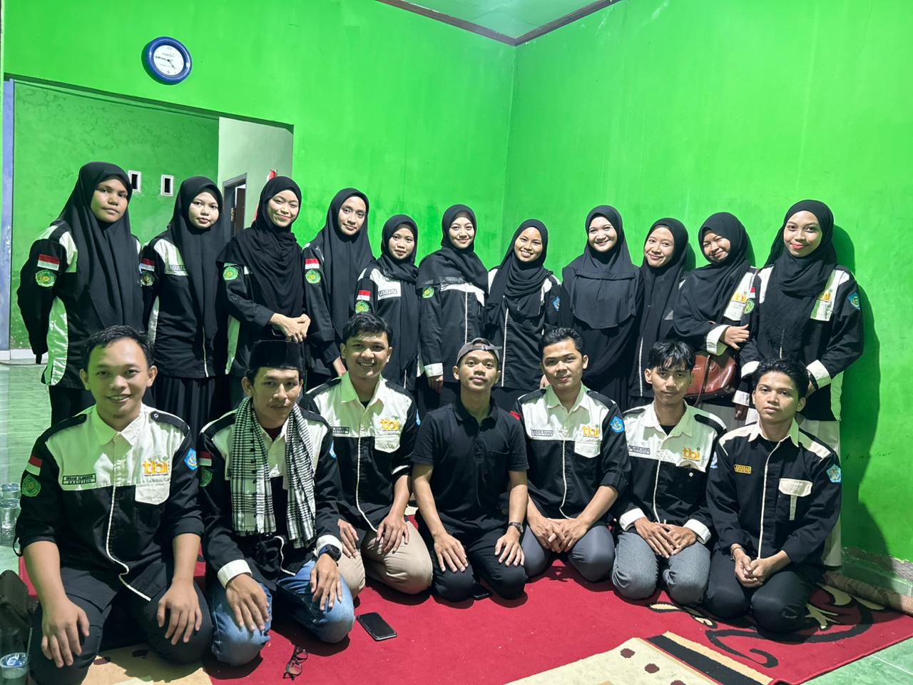 Berbagi Iftar & Buka Bersama: HMPS Tadris Bahasa Inggris INASS Tebar Kebaikan di Bulan Ramadan