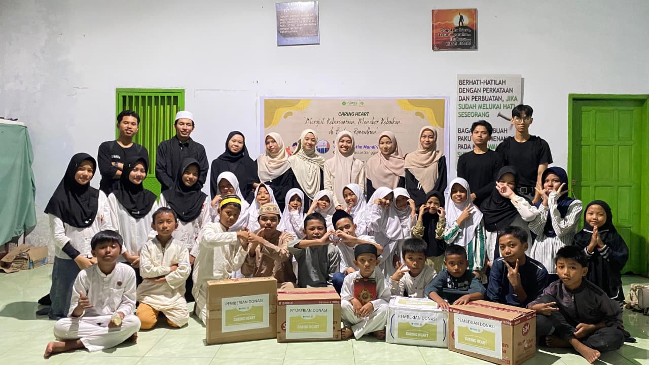 Caring Heart in Action: UKM CLF INASS Meneguhkan Empati Sosial melalui Pengabdian di Yayasan Yatim Mandiri.