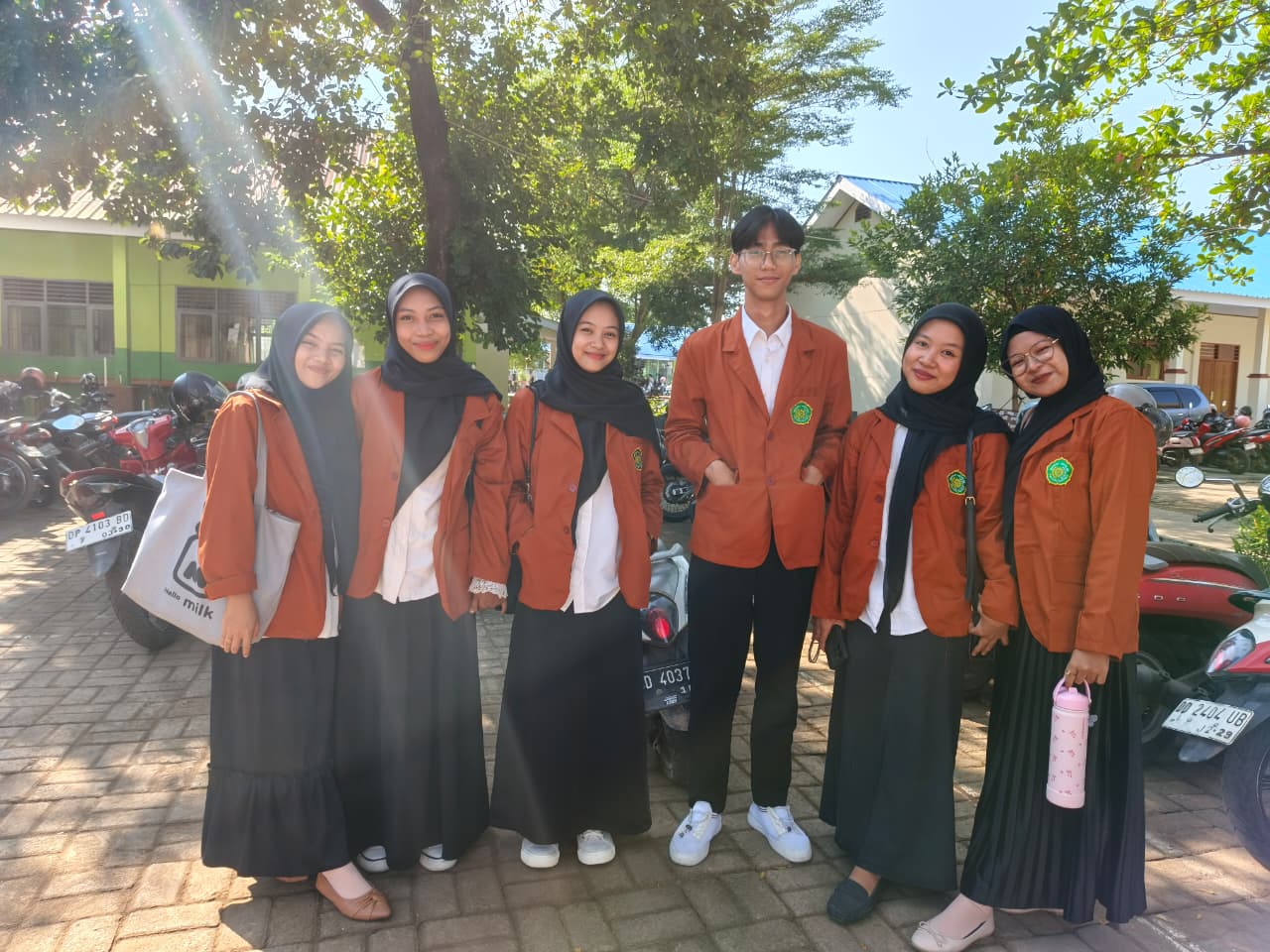 Menapak Mimpi di SMA 10 Gowa, Mahasiswa TBI INASS Asah Jiwa Pendidik Profesional.
