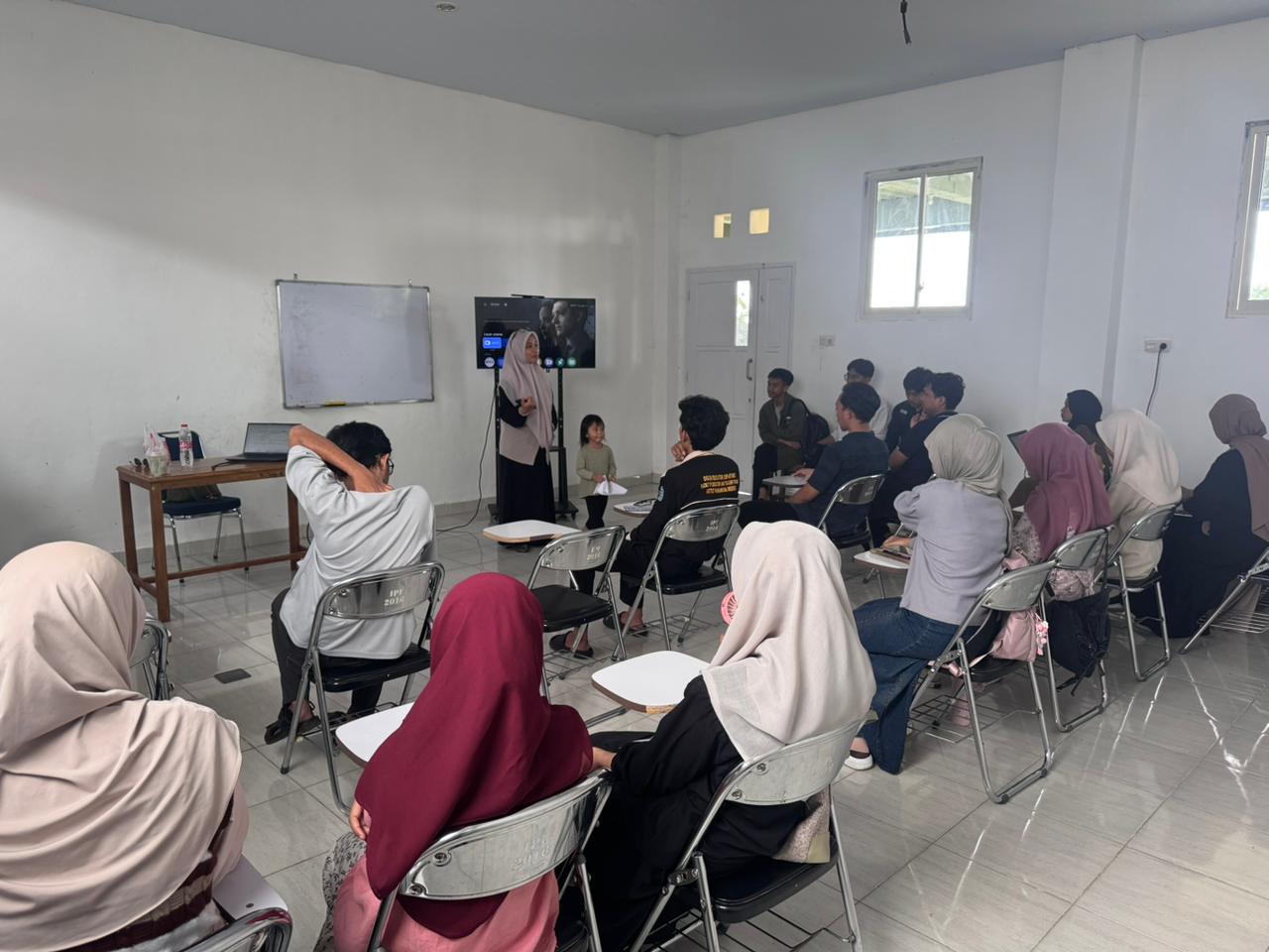 Pembekalan English Camp Perkuat Mental dan Kompetensi Mahasiswa TBI INASS.