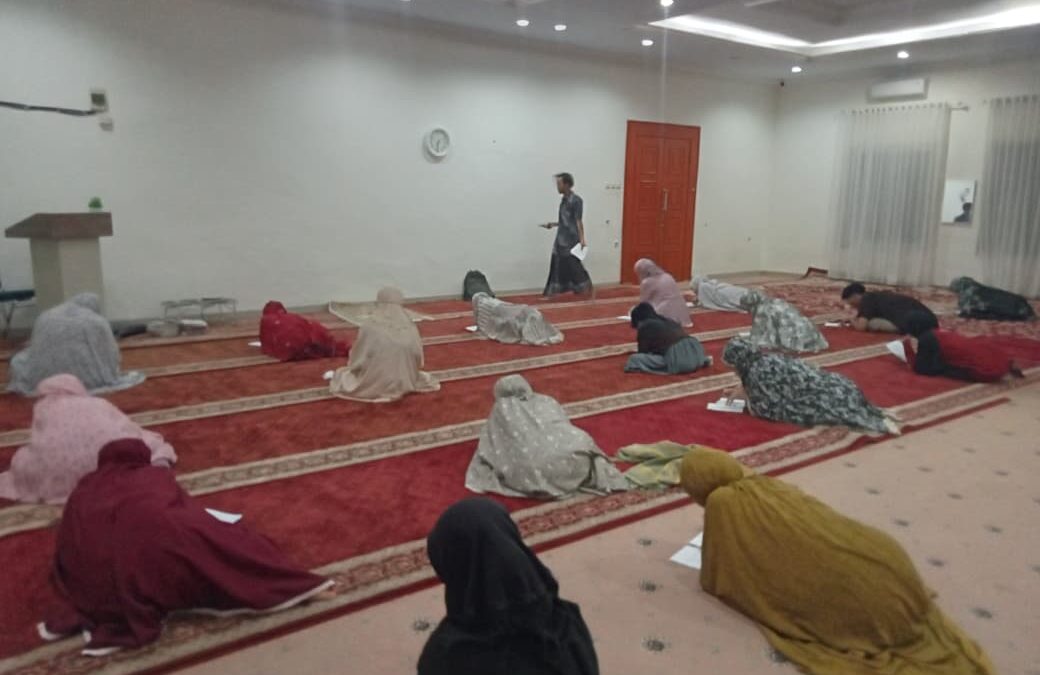 Dari Mushola ke Speaking Zone: Mahasiswa Asrama Institut Aisyiyah Uji Kemampuan Bahasa Inggris.