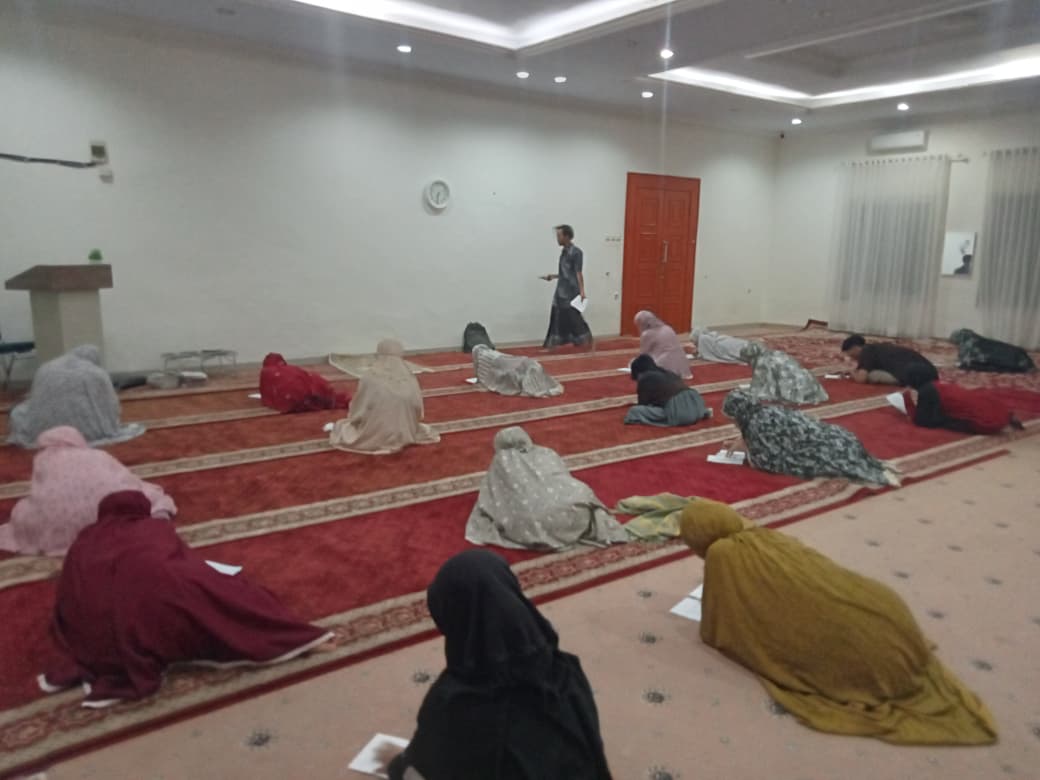 Dari Mushola ke Speaking Zone: Mahasiswa Asrama Institut Aisyiyah Uji Kemampuan Bahasa Inggris.