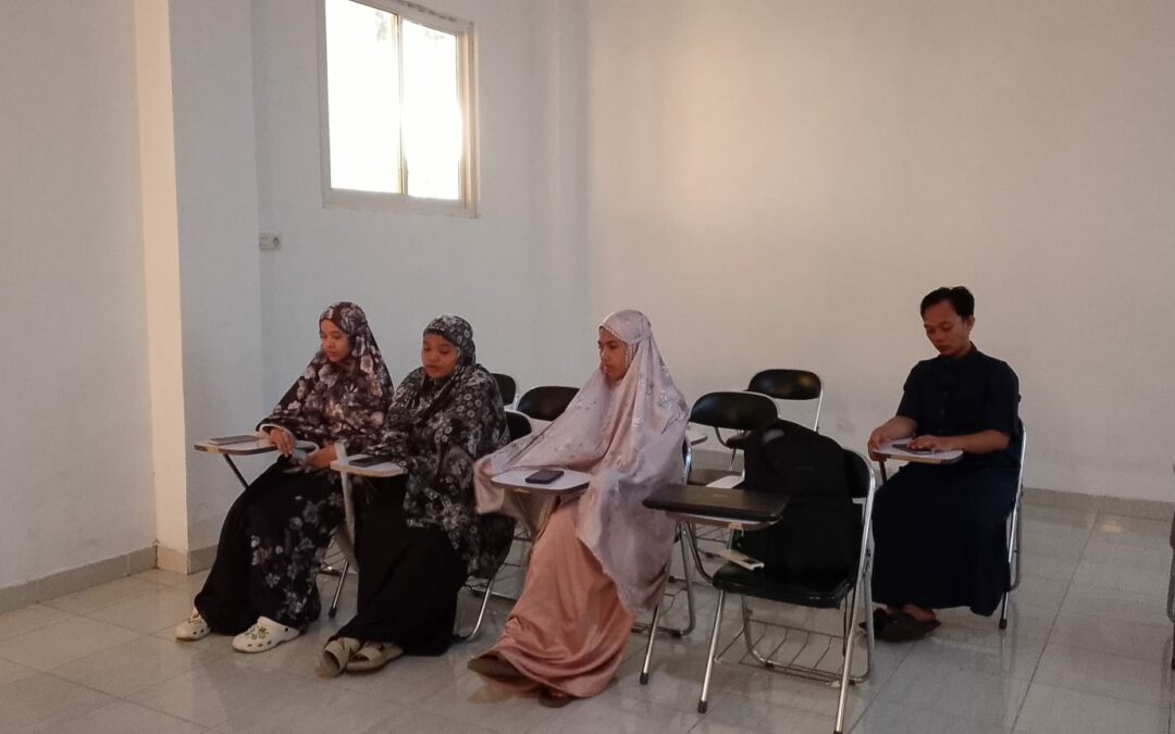 Subuh Bukan Cuma Tahajud, Tapi Upgrade Skill: Mahasiswa Asrama Institut Aisyiyah Sulsel Melek ICT.