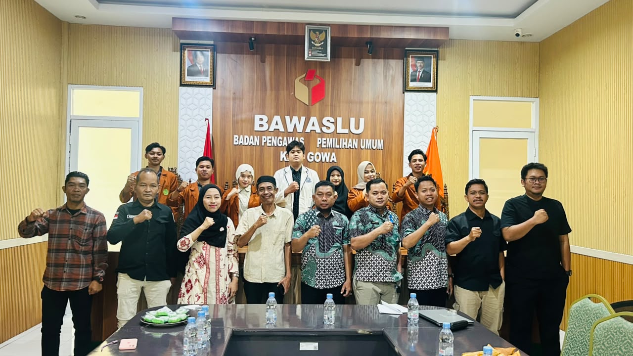 Dari Teori ke Praktik: Mahasiswa HTN INASS Implementasikan Hukum Tata Negara melalui KKL di Bawaslu Gowa.