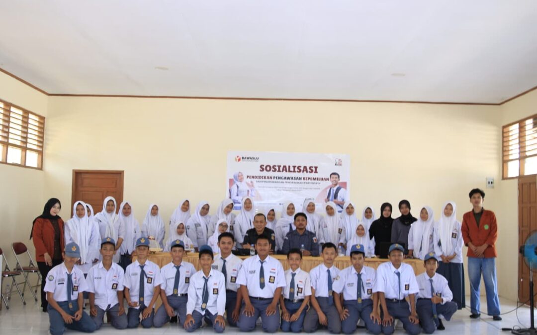 Dari Kampus ke Ruang Demokrasi, Mahasiswa HTN INASS Edukasi Pemilih Muda di SMAN 10 Gowa.