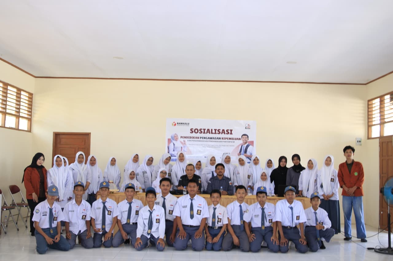 Dari Kampus ke Ruang Demokrasi, Mahasiswa HTN INASS Edukasi Pemilih Muda di SMAN 10 Gowa.