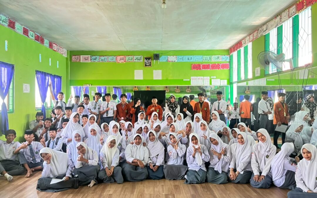 Perkuat Kompetensi Dakwah, Mahasiswa PLP II INASS Gelar Workshop Kultum di Pesantren Ash-Sholihin Gowa.