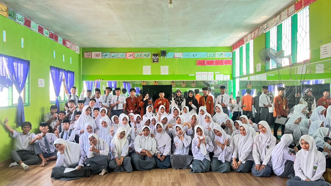 Perkuat Kompetensi Dakwah, Mahasiswa PLP II INASS Gelar Workshop Kultum di Pesantren Ash-Sholihin Gowa.